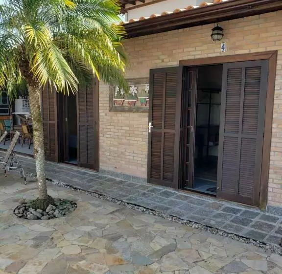 پانسیون Suítes Verano Ubatuba   Bairro Itaguá   Com Piscina