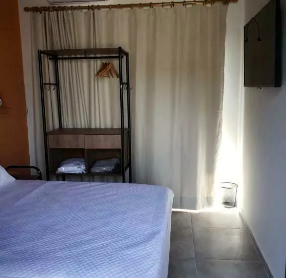 پانسیون Suítes Verano Ubatuba   Bairro Itaguá   Com Piscina