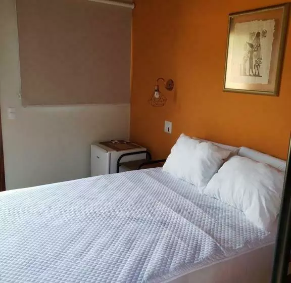 پانسیون Suítes Verano Ubatuba   Bairro Itaguá   Com Piscina