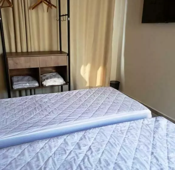 پانسیون Suítes Verano Ubatuba   Bairro Itaguá   Com Piscina