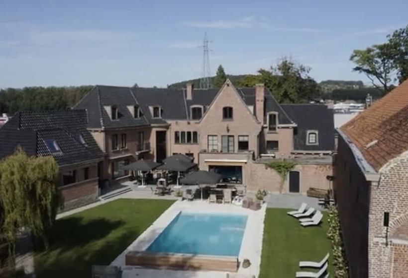 تختخواب و صبحانه La Posterie