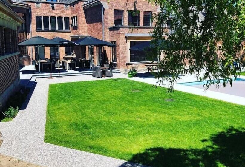 تختخواب و صبحانه La Posterie