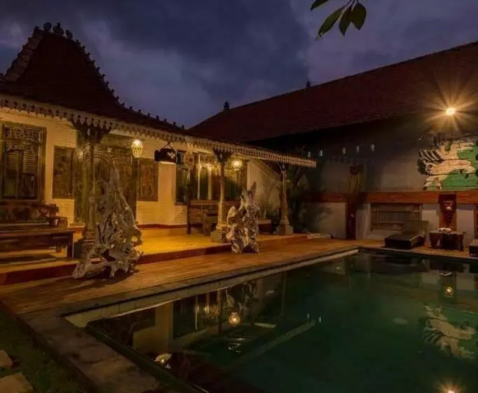 Majatalo Lebak Asri Antique Joglo House