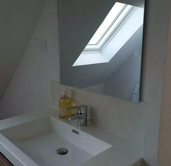 Aamiaismajoitus (B&B) Havre De Paix Et Jardin Tropical. Chambre Privée