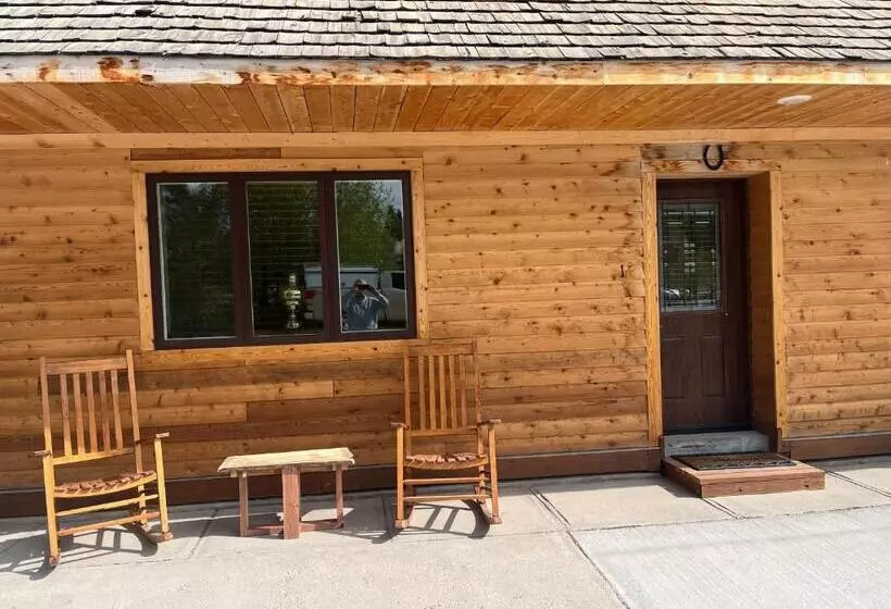 Hotelli Creekside Downtown Vacation Suites, Only Adults 25 Or Older