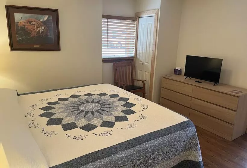 Hotelli Creekside Downtown Vacation Suites, Only Adults 25 Or Older