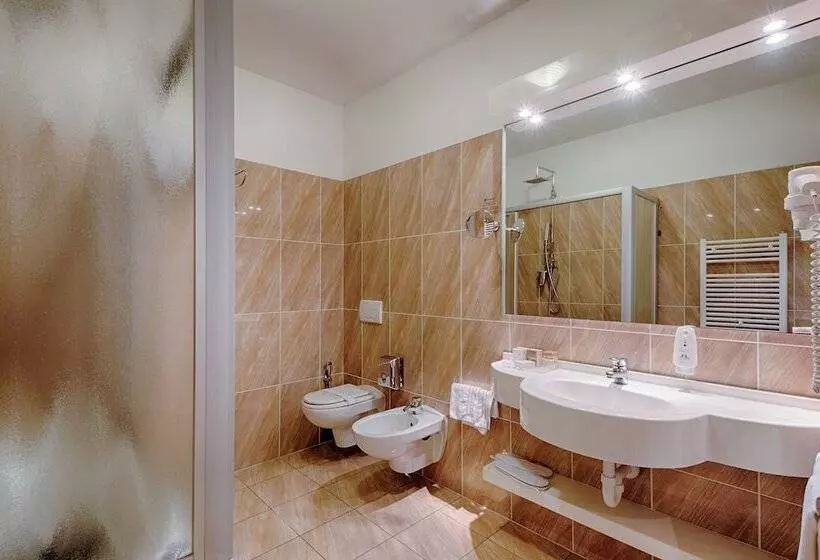 Отель Continental Urban Art