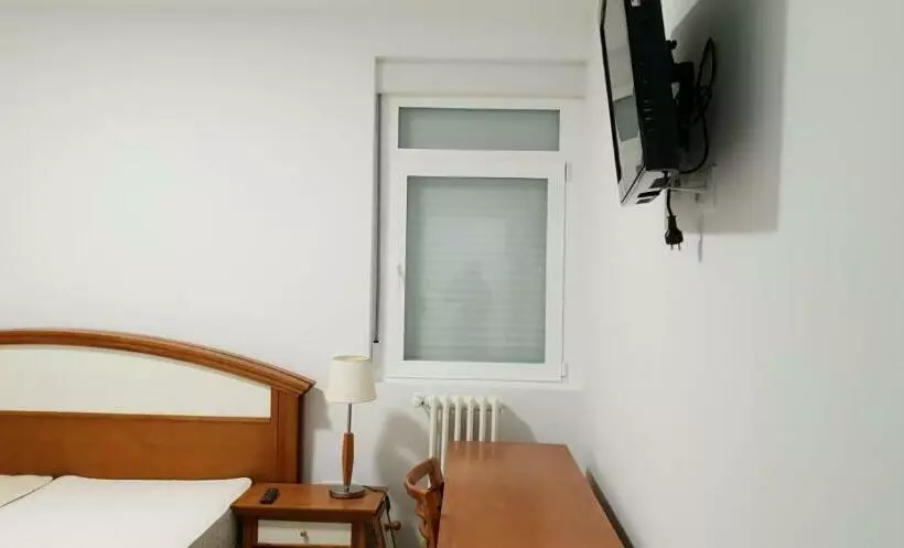 تختخواب و صبحانه Aloja Madrid