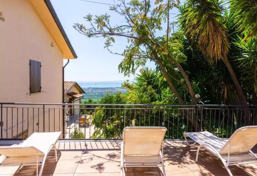 تختخواب و صبحانه Bellavista Versilia