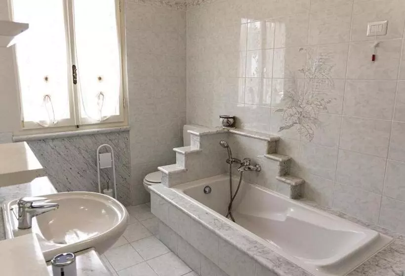 تختخواب و صبحانه Bellavista Versilia
