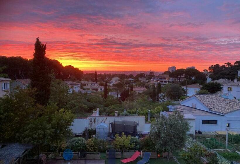 تختخواب و صبحانه La Calanq Aise