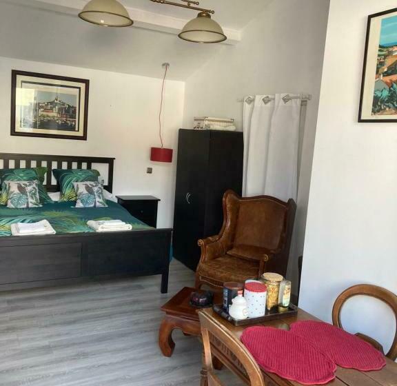 تختخواب و صبحانه La Calanq Aise