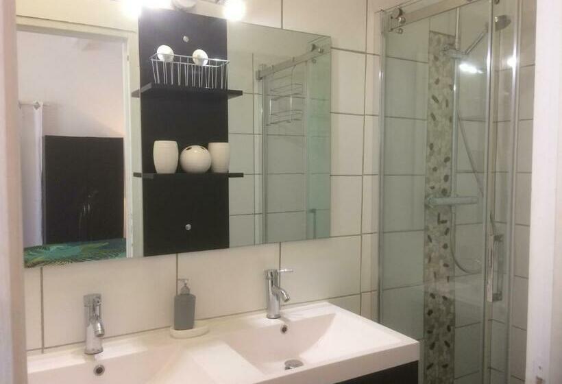 تختخواب و صبحانه La Calanq Aise