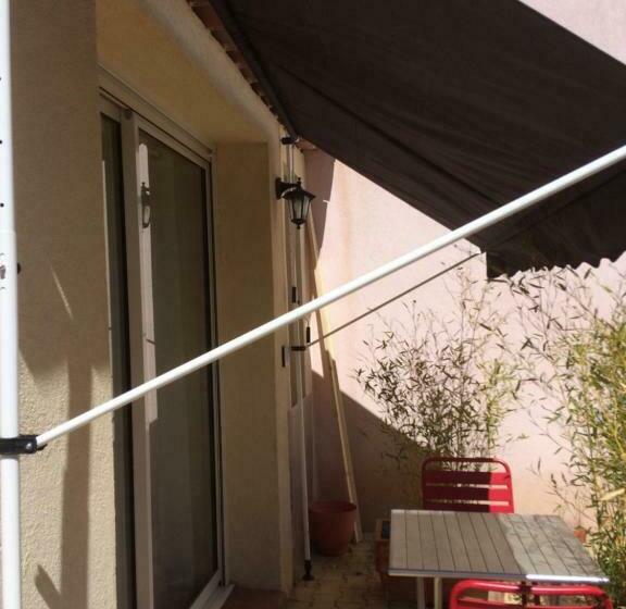 تختخواب و صبحانه La Calanq Aise