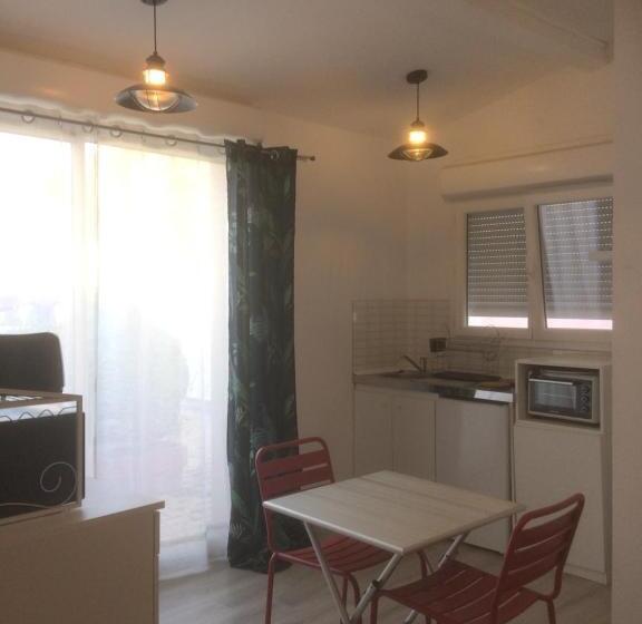 تختخواب و صبحانه La Calanq Aise