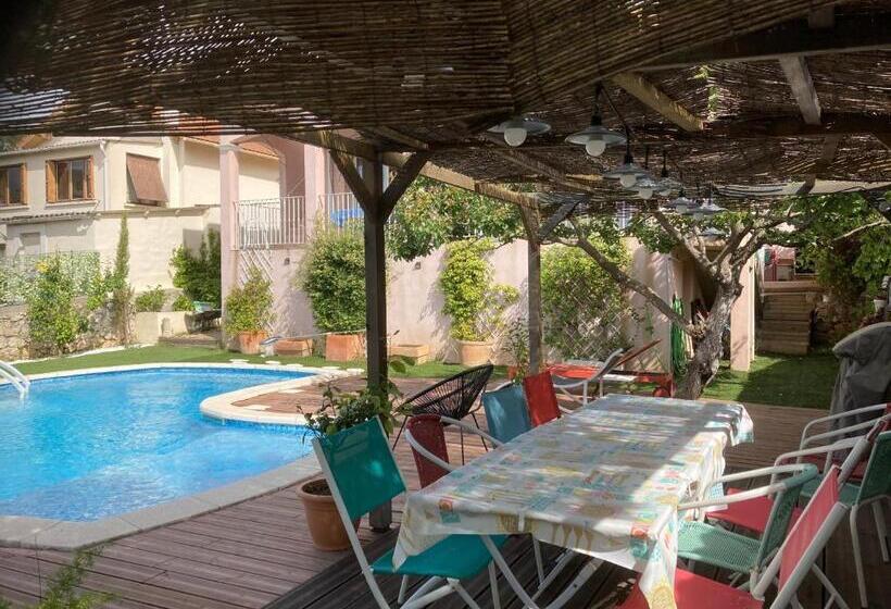 تختخواب و صبحانه La Calanq Aise