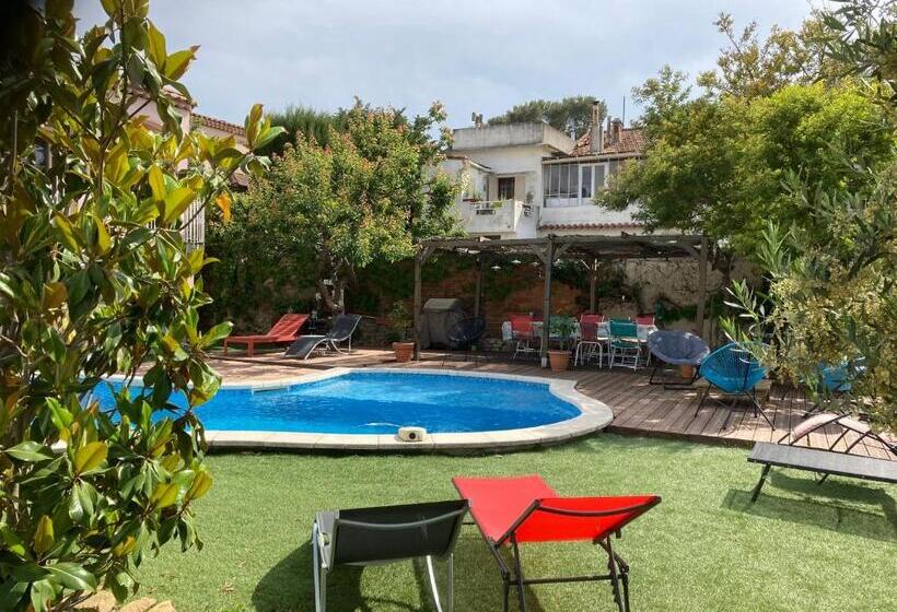 تختخواب و صبحانه La Calanq Aise