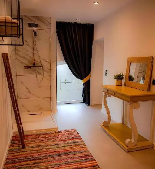هتل Lofts In Town