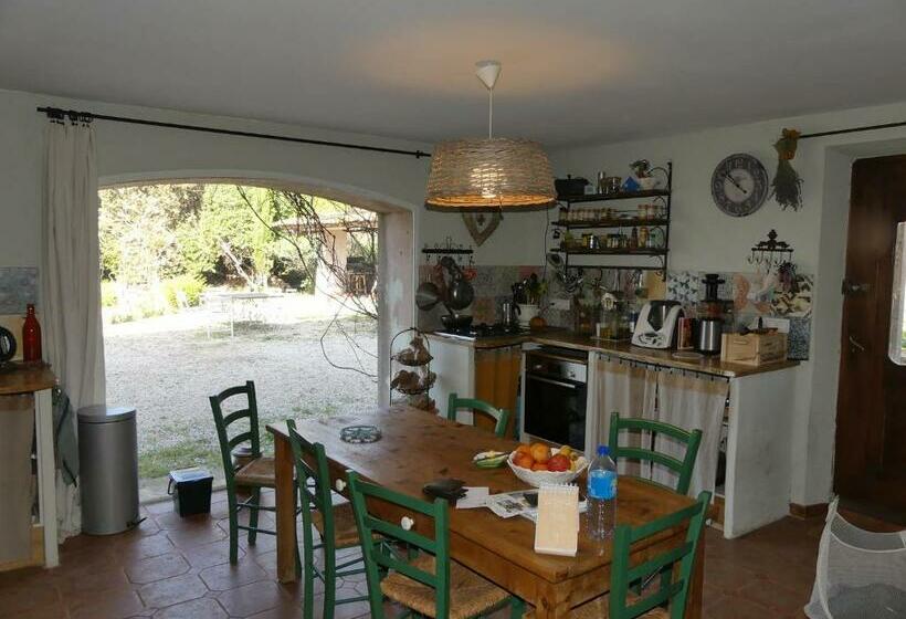 ベッドアンドブレックファースト Le Charme D Une Vieille Bastide Provençale