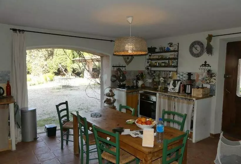 ベッドアンドブレックファースト Le Charme D Une Vieille Bastide Provençale