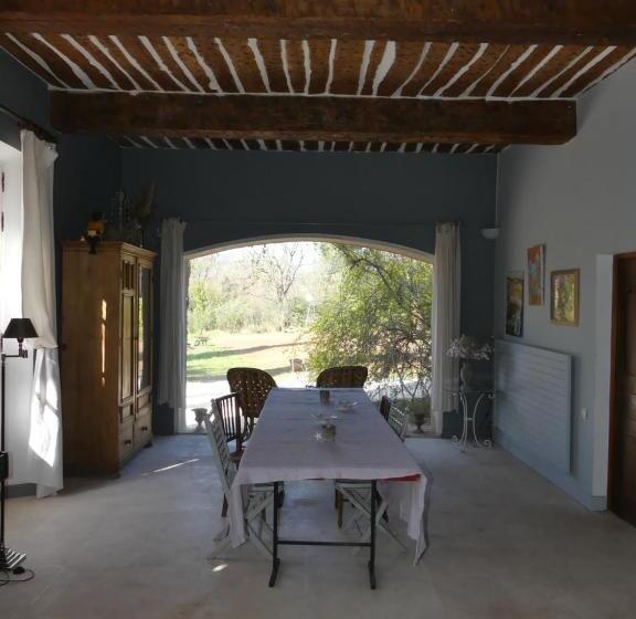 ベッドアンドブレックファースト Le Charme D Une Vieille Bastide Provençale