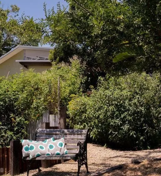 Majatalo Tranquil, Spacious And Private Garden Retreat