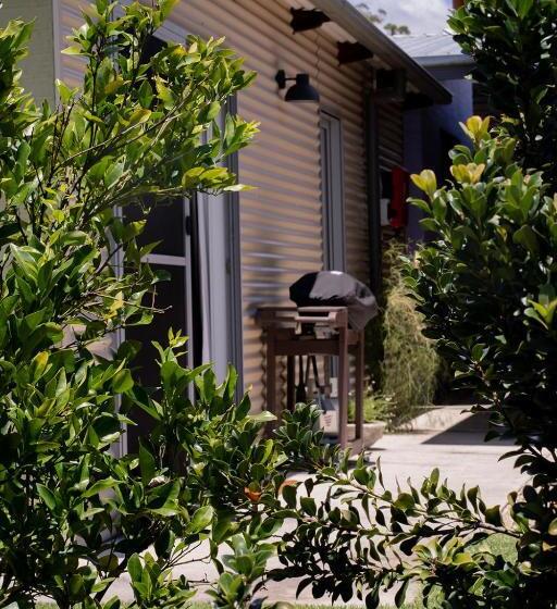 Пансион Tranquil, Spacious And Private Garden Retreat