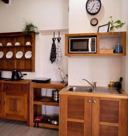 Пансион Tranquil, Spacious And Private Garden Retreat