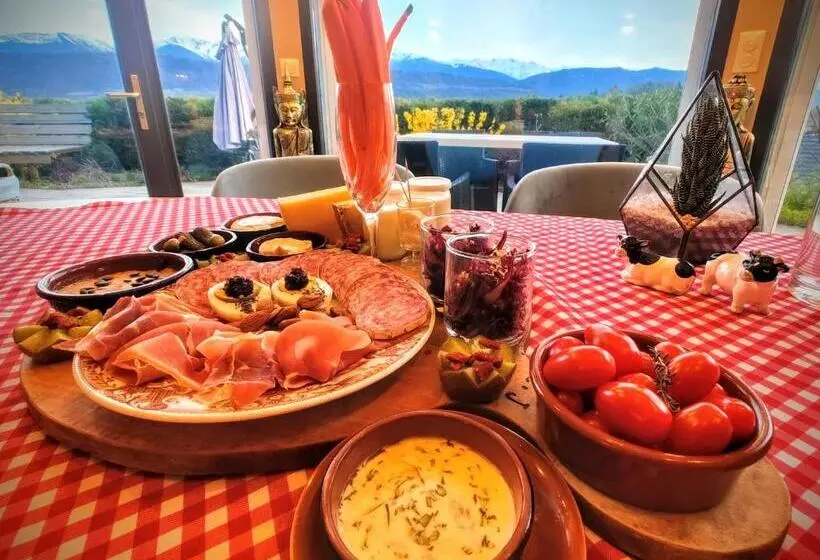 ベッドアンドブレックファースト Le Belvédère : Chambres Et Table D Hôtes