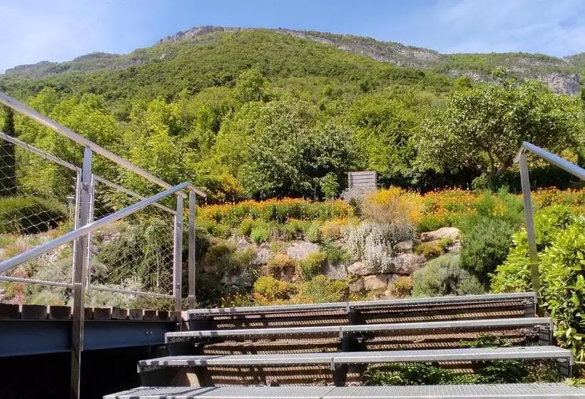 ベッドアンドブレックファースト Le Belvédère : Chambres Et Table D Hôtes