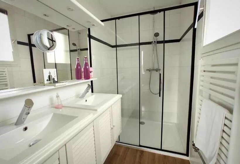 ベッドアンドブレックファースト Le Belvédère : Chambres Et Table D Hôtes