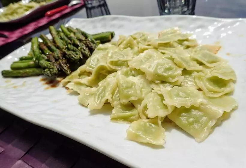 ベッドアンドブレックファースト Le Belvédère : Chambres Et Table D Hôtes