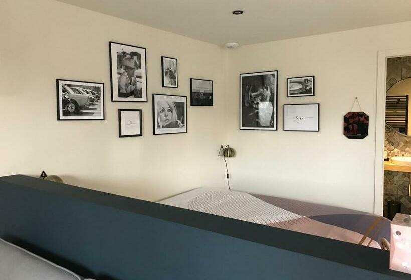 مبيت وإفطار Au 689