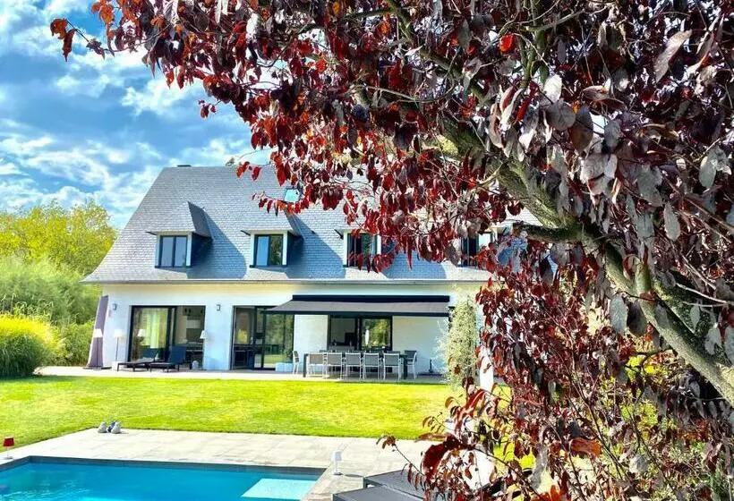 تختخواب و صبحانه Villa De La Meuse