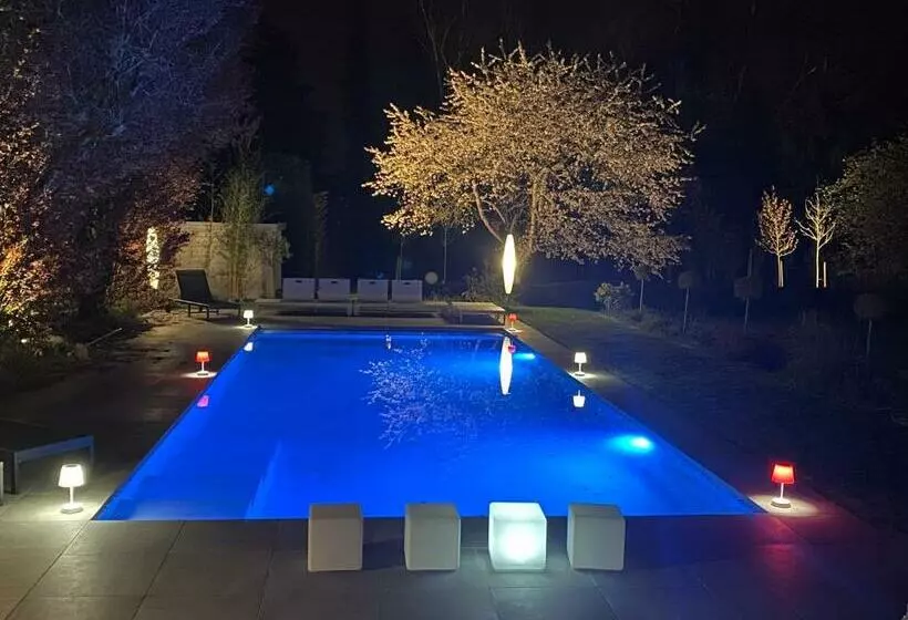 تختخواب و صبحانه Villa De La Meuse
