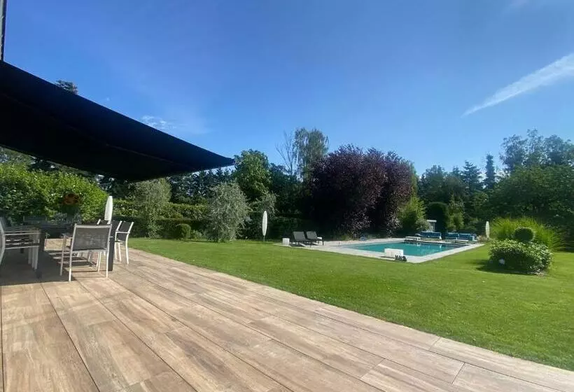 تختخواب و صبحانه Villa De La Meuse