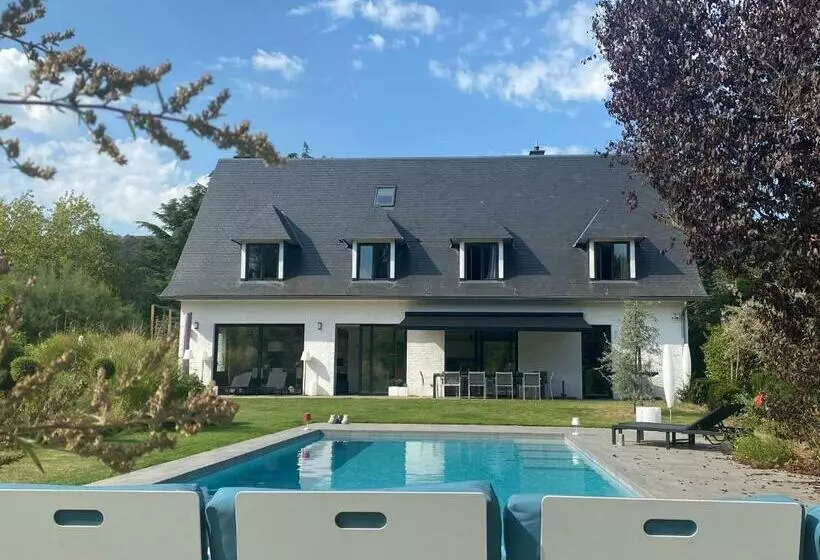 تختخواب و صبحانه Villa De La Meuse