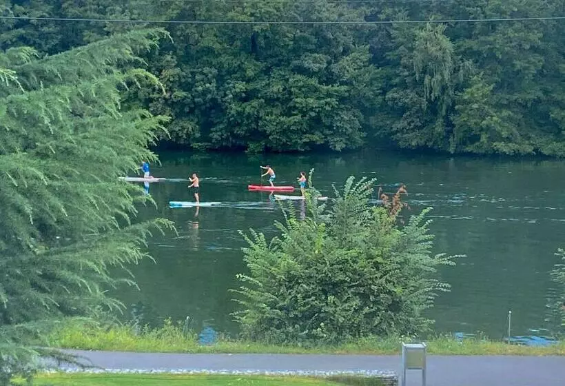 تختخواب و صبحانه Villa De La Meuse