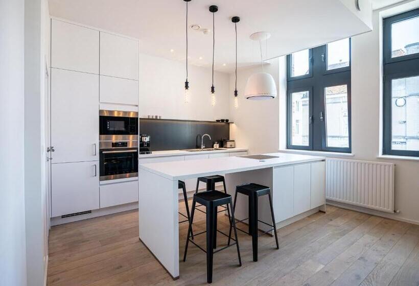 Les Camuches De La Banque