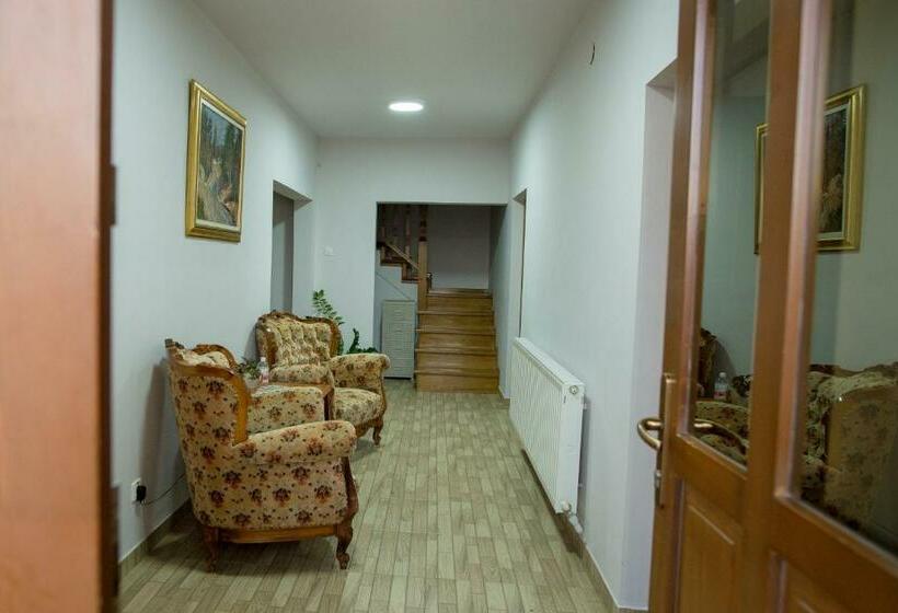 פנסיון Zet House