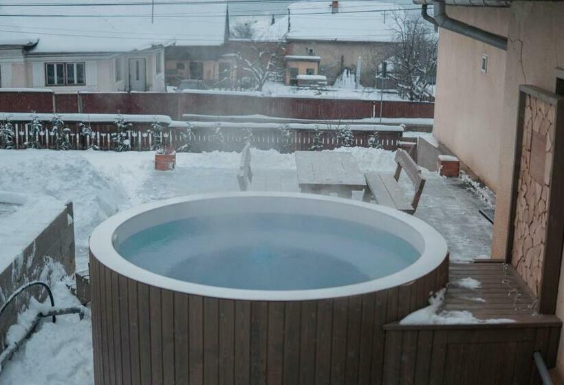 פנסיון Zet House