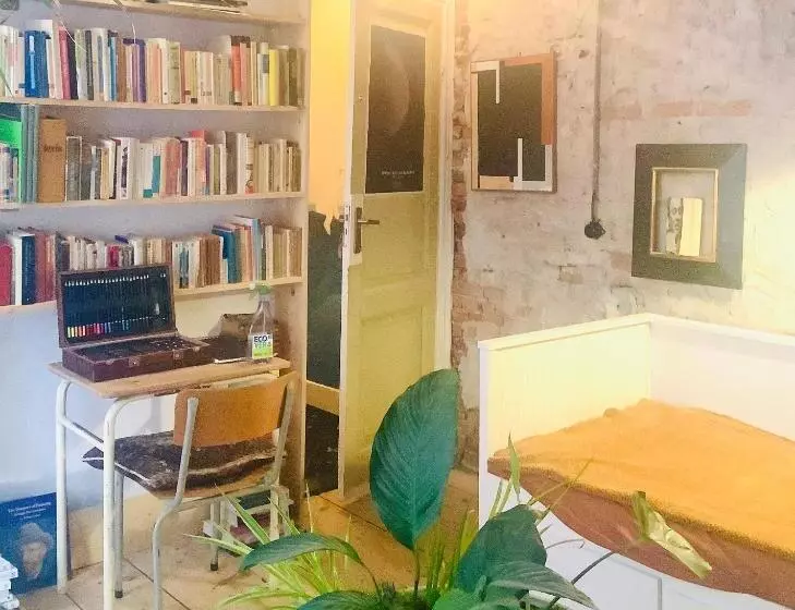 ベッドアンドブレックファースト Bookstor Atelier