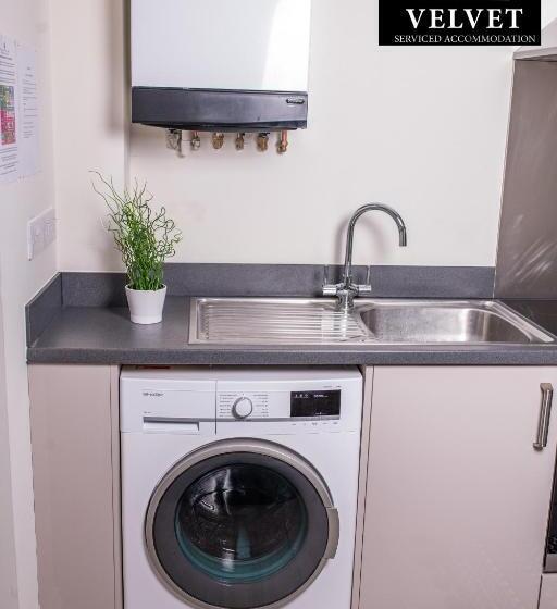 Pansiyon 1 Bed House At Velvet Serviced Accommodation Swansea With Free Parking & Wifi Sa1