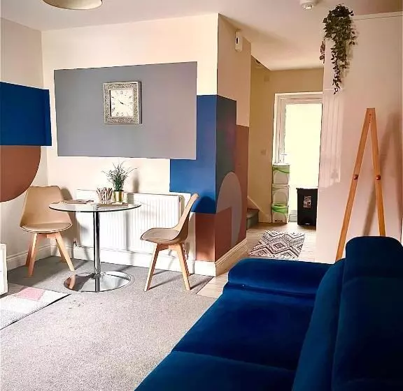 Majatalo 1 Bed House At Velvet Serviced Accommodation Swansea With Free Parking & Wifi   Sa1