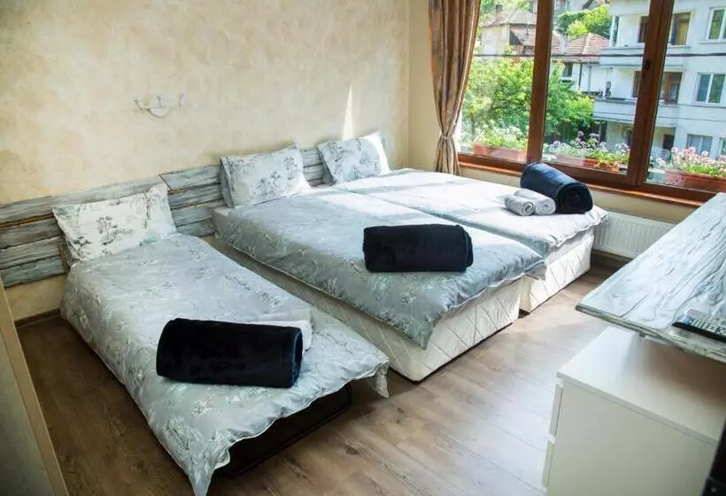 ペンション Guest House Mikaela