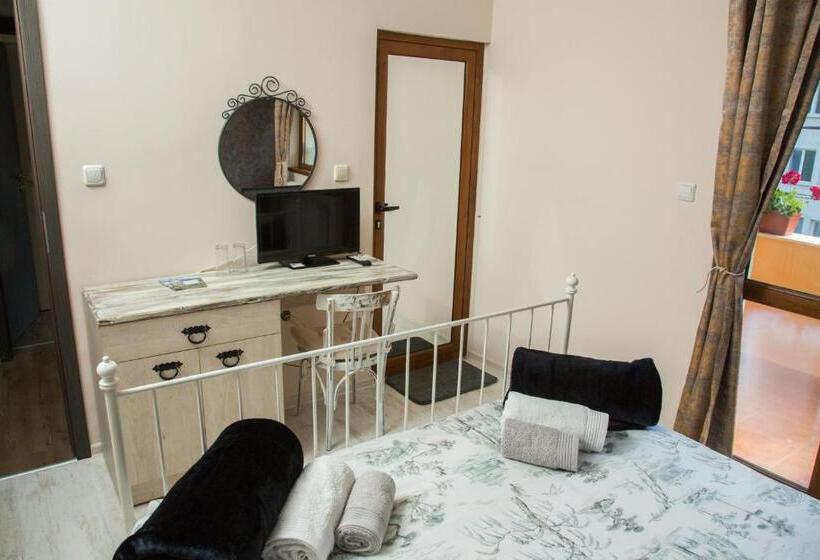 بنسيون Guest House Mikaela