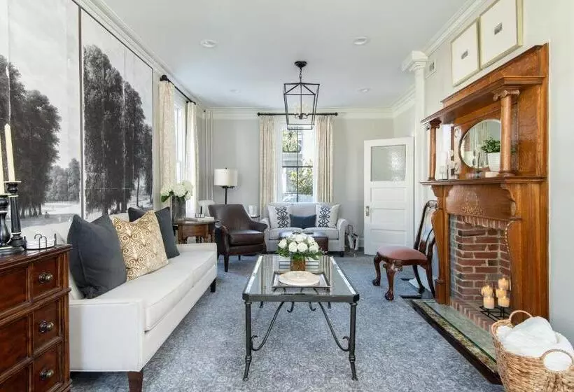 Hotelli 134 Prince   Luxury Boutique