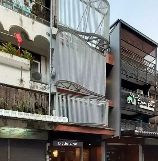 هاستل Little One