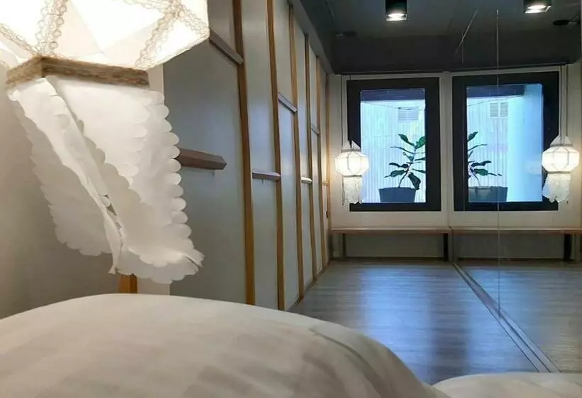 هاستل Little One