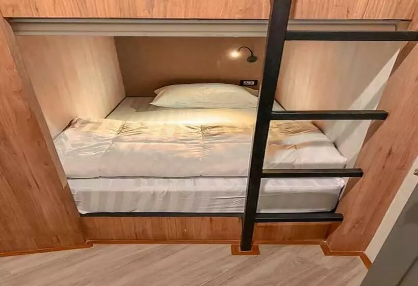 هاستل Little One